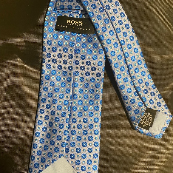 Hugo Boss tie - Picture 4 of 5